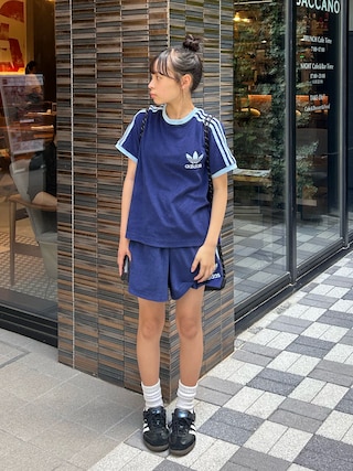 「adidas（アディダス）のテリー スリーストライプス 半袖Tシャツ / アディダスオリジナルス adidas Originals（Tシャツ/カットソー）」を使った、uranさん（キッズ・144cm）の夏コーディネート