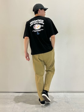 「CAMP7（キャンプセブン）のCAMP7(キャンプ7)バックフードプリントアニマル刺繍Ｔシャツ（Tシャツ/カットソー、ブラック系）」を使った、chiiiba0410さん（メンズ）の春コーディネート