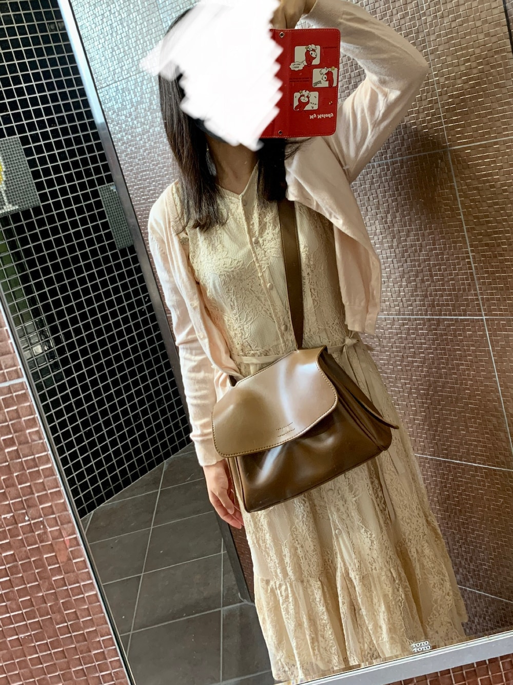 「レースワンピース、ピンクカーディガン、ワンピース、オトナ女子、キレイめ、ワンピーススタイル、春コーデ、ショルダーバッグ、韓国通販、休日スタイル、休日コーデ」｜「Qoo10のアイテム（バッグ、ブラウン系）」を使った、asami*さん（レディース・161cm）の夏コーディネートの1枚目の写真