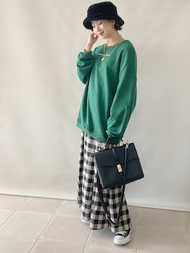 「&. NOSTALGIA（アンドドットノスタルジア）のアイテム（スウェット）」を使った、陽さん（レディース・156cm）の秋コーディネート