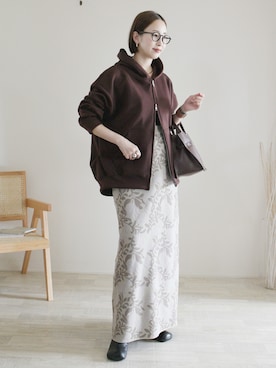 「アイテム（パーカー）」を使った、陽さん（レディース・156cm）の秋コーディネート