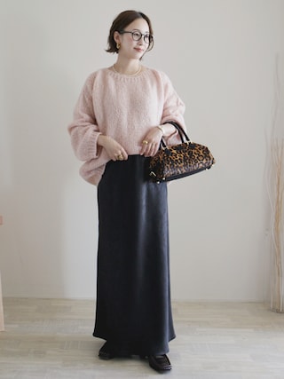 「LOWRYS FARM(ローリーズファーム)のストレッチサテンスカート 290120(スカート)」を使った、陽さん(レディース・156cm)の秋コーディネート