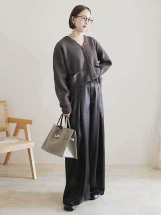 「LA PEAU DE GEM（ラポドゥジェム）の【LA PEAU DE GEM】fake pocket cardigan/フェイクポケットカーディガン（カーディガン/ボレロ）」を使った、陽さん（レディース・156cm）の冬コーディネート