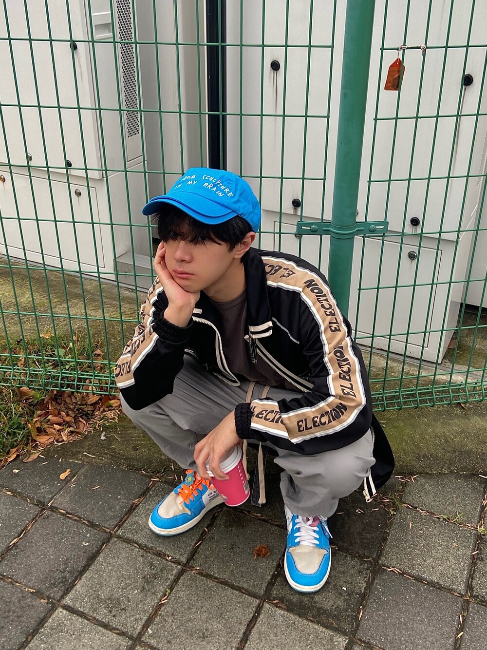「ootd」｜「off whiteのアイテム（シューズ、ブルー系）」を使った、Haochanghxxさん（メンズ・165cm）の冬コーディネートの1枚目の写真