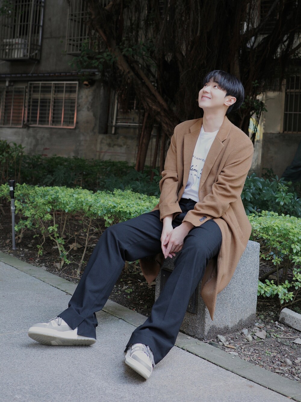 「ootd」｜「LOUIS VUITTONのアイテム（スニーカー、ホワイト系）」を使った、Haochanghxxさん（メンズ・165cm）の冬コーディネートの1枚目の写真