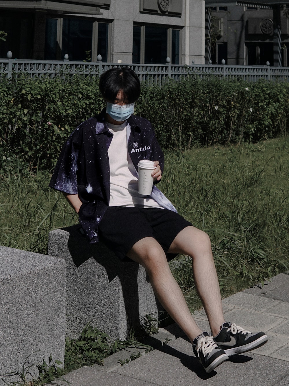 「ootd」｜「NIKE SBのアイテム（スニーカー、ブラック系）」を使った、Haochanghxxさん（メンズ・165cm）の秋コーディネートの1枚目の写真