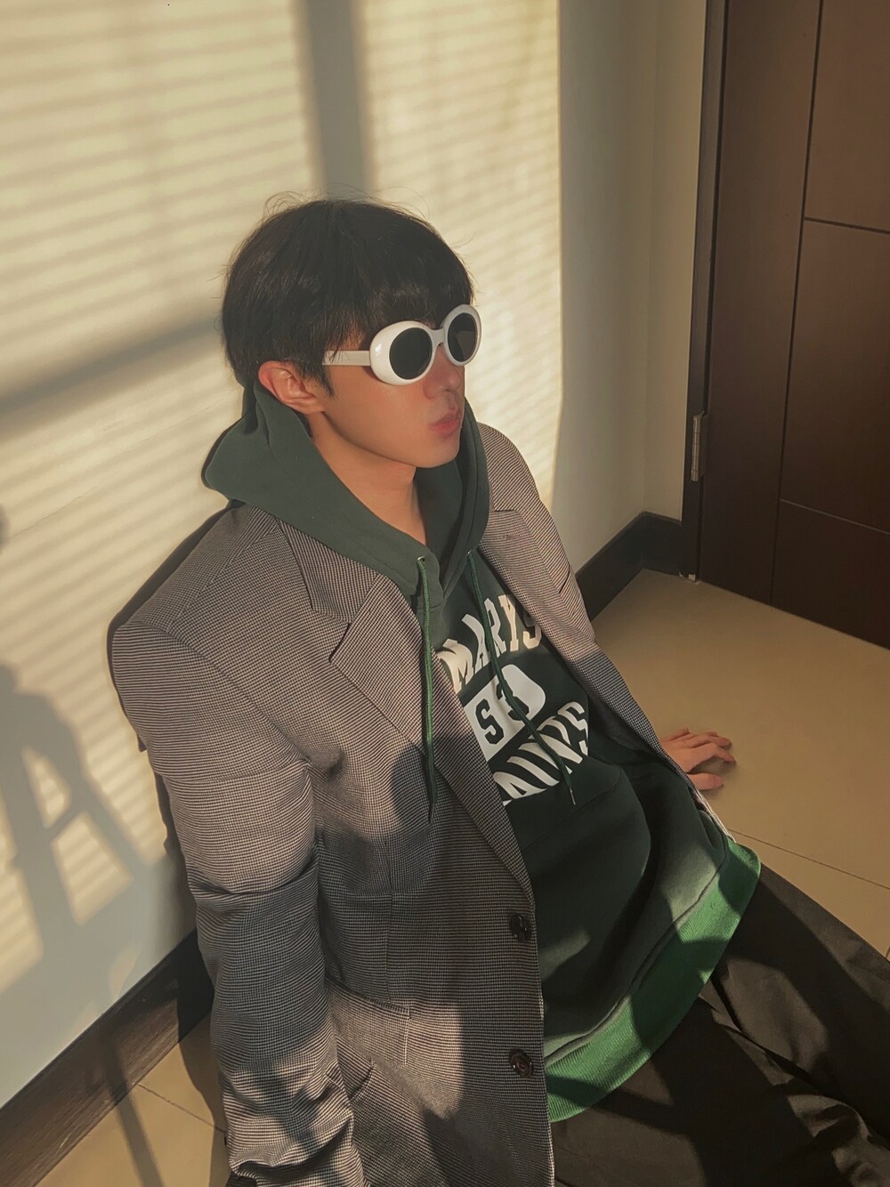 「ootd」｜「Acne Studiosのアイテム（サングラス、ホワイト系）」を使った、Haochanghxxさん（メンズ・165cm）の冬コーディネートの1枚目の写真