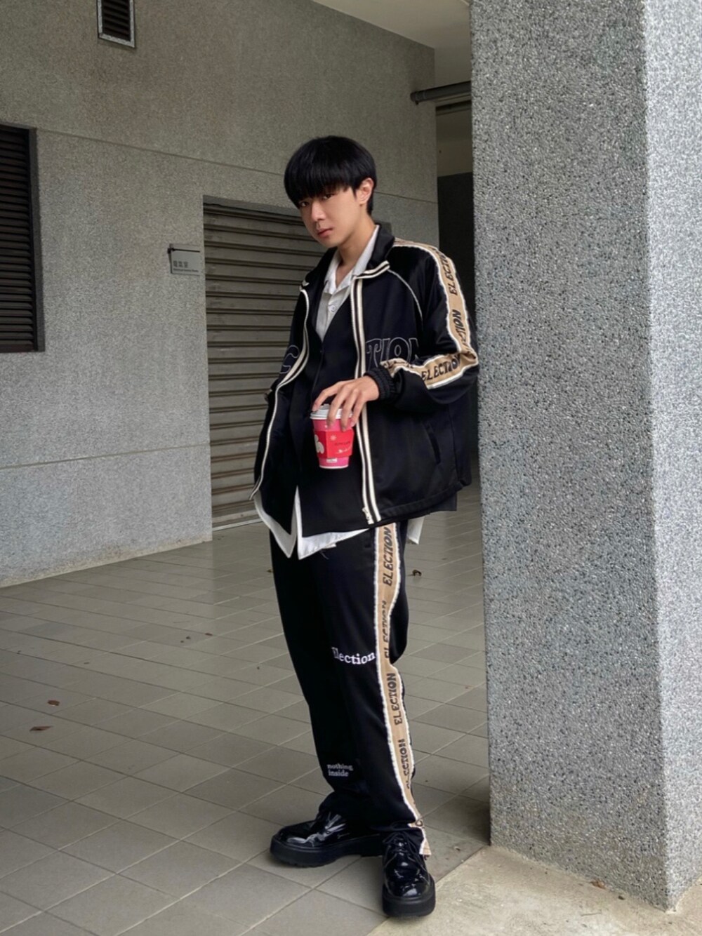 「ootd」｜「GIVENCHYのアイテム（シューズ、ブラック系）」を使った、Haochanghxxさん（メンズ・165cm）の冬コーディネートの1枚目の写真