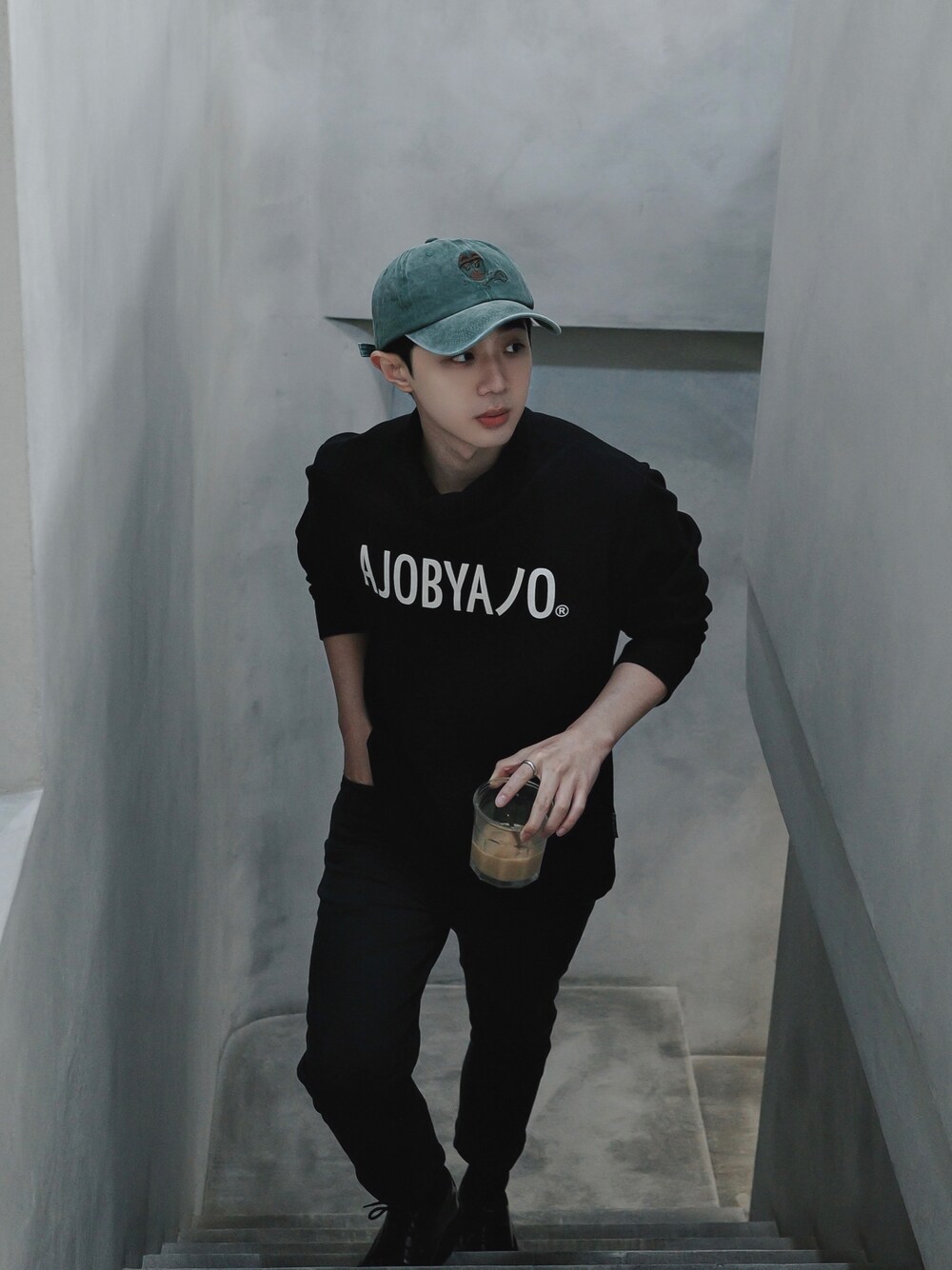 「ootd」｜「AjoByAjoのアイテム（トップス、ブラック系）」を使った、Haochanghxxさん（メンズ・165cm）の春コーディネートの1枚目の写真