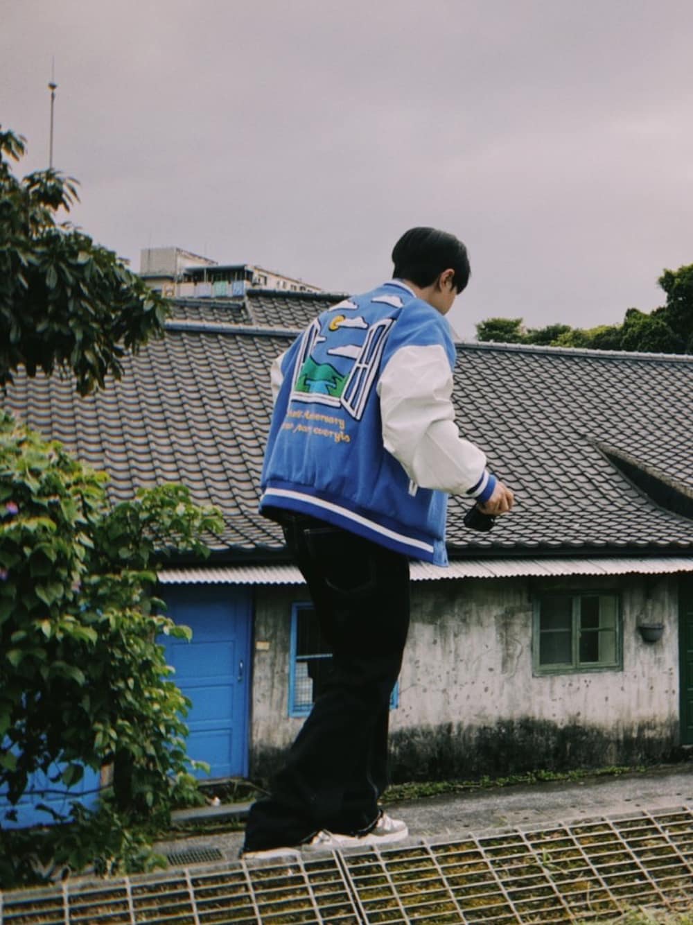 「ootd」｜「Maison Margielaのアイテム（デニムパンツ、ブラック系）」を使った、Haochanghxxさん（メンズ・165cm）の春コーディネートの1枚目の写真