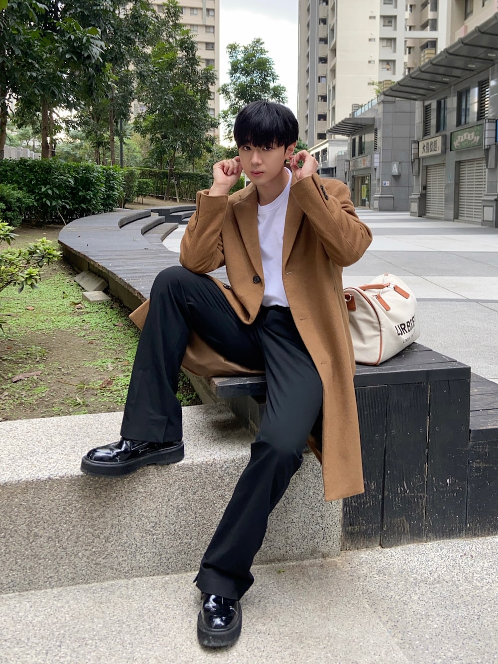 「ootd」｜「UNIQLOのアイテム（ピーコート、ブラウン系）」を使った、Haochanghxxさん（メンズ・165cm）の冬コーディネートの1枚目の写真