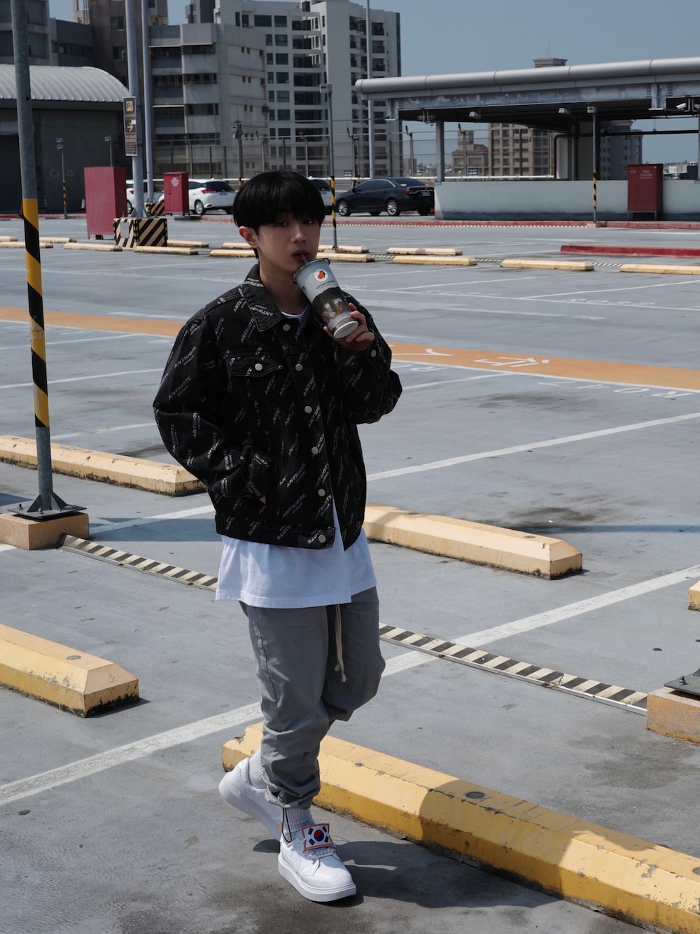 「ootd」｜「PEACEMINUSONEのアイテム（シューズ、ホワイト系）」を使った、Haochanghxxさん（メンズ・165cm）の春コーディネートの1枚目の写真