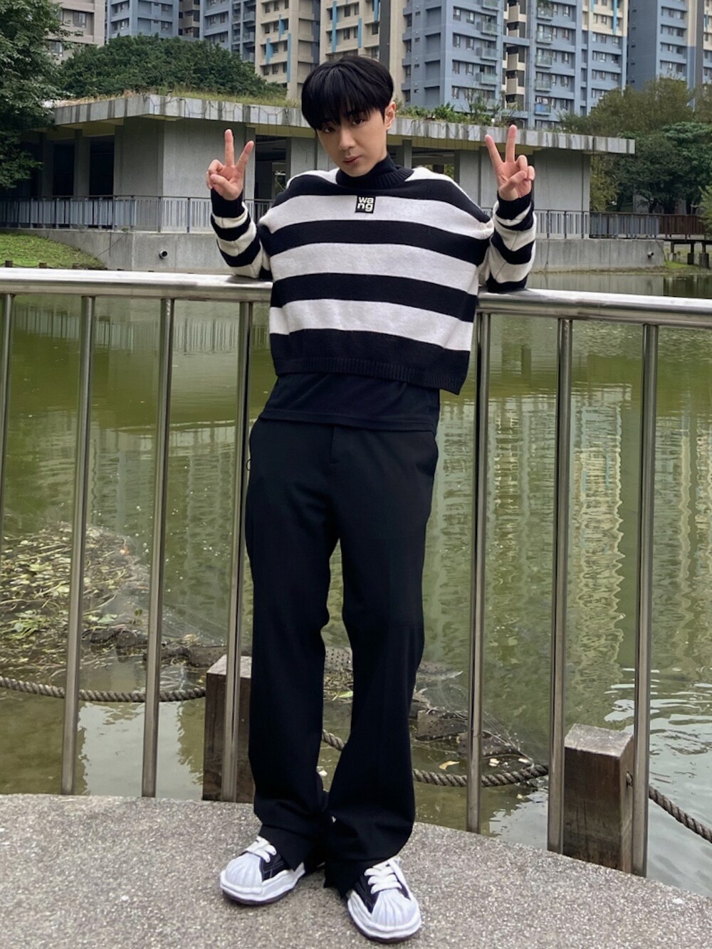 「ootd」｜「Maison MIHARA YASUHIROのアイテム（シューズ、ブラック系）」を使った、Haochanghxxさん（メンズ・165cm）の冬コーディネートの1枚目の写真
