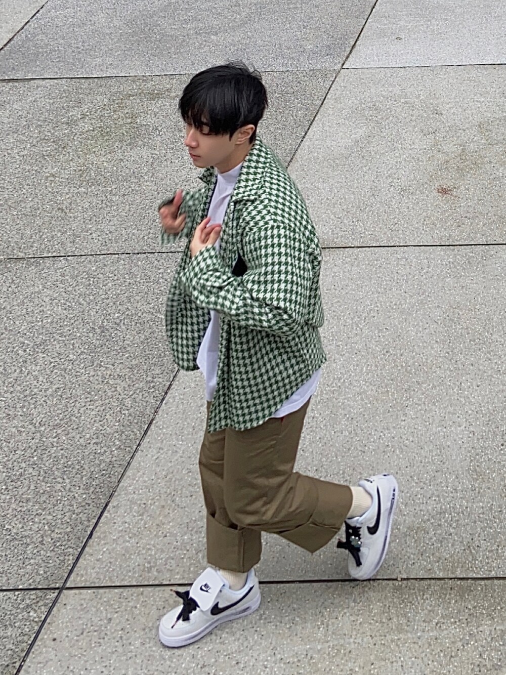 「ootd」｜「PEACEMINUSONEのアイテム（チノパンツ、グリーン系）」を使った、Haochanghxxさん（メンズ・165cm）の冬コーディネートの1枚目の写真