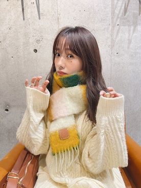 LOEWEのマフラー（ピンク系）を使ったレディース人気ファッション