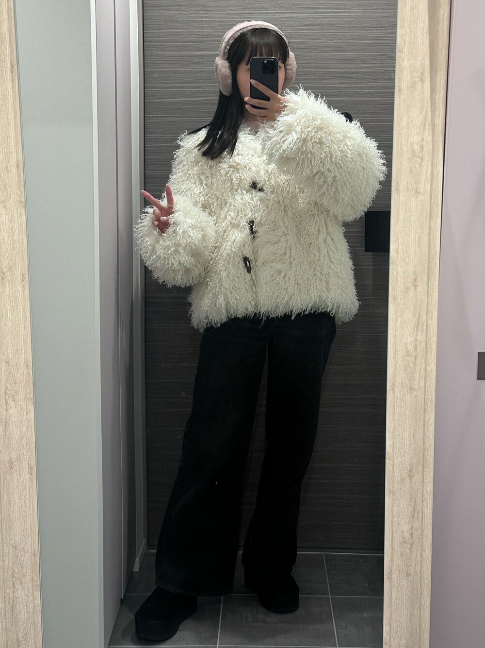 UGGのイヤーマフ（ピンク系）を使った人気ファッション