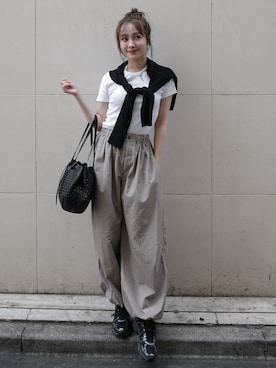 「GU（ジーユー）のアイテム（デニムパンツ、ベージュ系）」を使った、前田希美さん（レディース・159cm）の春コーディネート