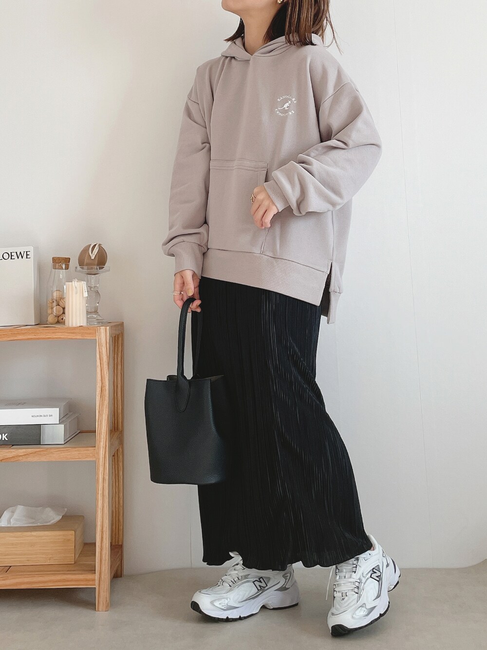 「秋服準備はじめました、秋コーデ、プチプラ、ootd、シンプルコーデ、低身長女子、低身長コーデ、ビッグシルエット、休日コーデ」｜「KANGOL EXTRA COMFORTの【WEB限定】ロゴ刺繍入り　サイドスリットワイドパーカー（パーカー、グレー系）」を使った、yumi.さん（レディース・151cm）の秋コーディネートの1枚目の写真