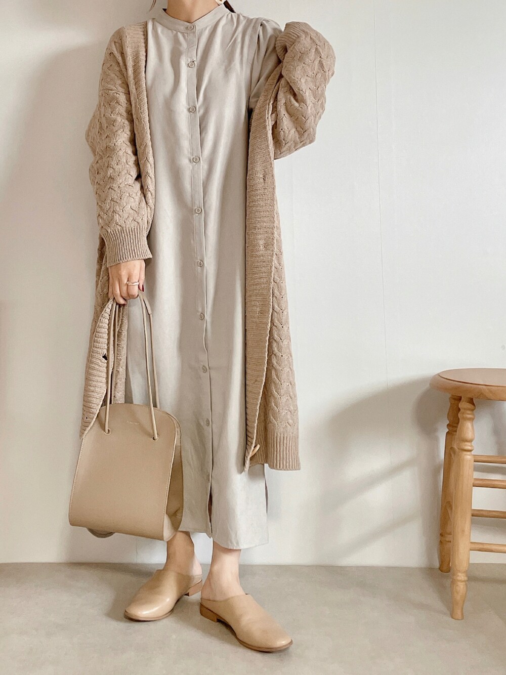「シンプルスタイル、オトナカジュアル、休日コーデ、低身長コーデ、秋服準備はじめました、淡色コーデ、ママファッション、しまむら、しまむらコーデ、プチプラ」｜「Amiurのoval two type shoulder bag（ショルダーバッグ、ベージュ系）」を使った、yumi.さん（レディース・151cm）の秋コーディネートの1枚目の写真