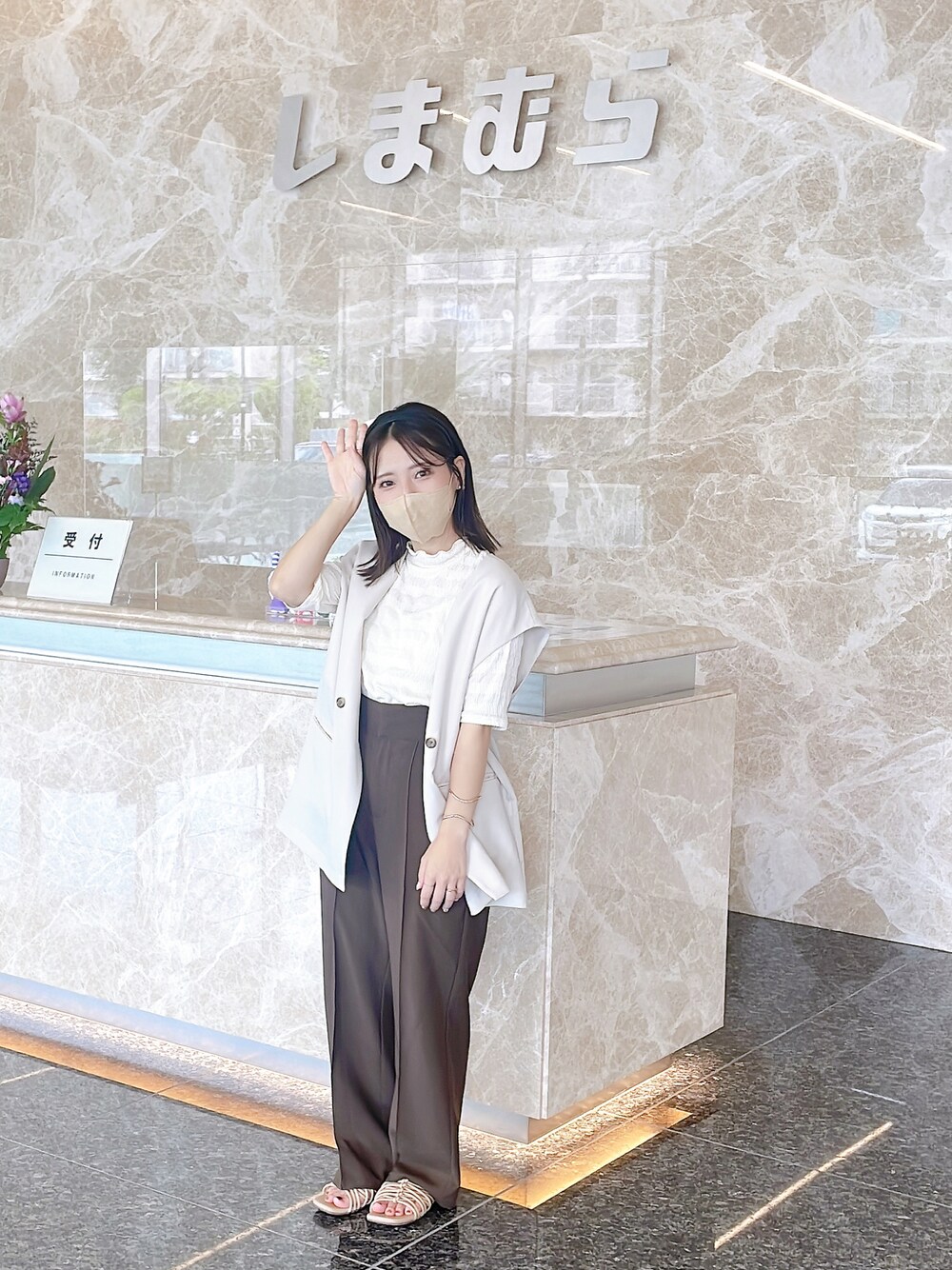 「夏コーデ、オトナカジュアル、サンダル、骨格ウェーブ、淡色コーデ、淡色女子」｜「lawgyのmellow neck 2way tops（Tシャツ/カットソー、ホワイト系）」を使った、yumi.さん（レディース・151cm）の夏コーディネートの1枚目の写真