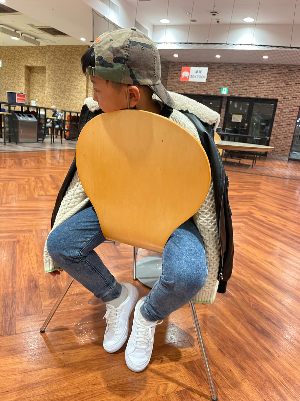 「キッズファッション、着回しコーデ、休日スタイル、キッズコーデ、キッズ、小学生、小学生男子、男の子、キャップ、白スニーカー、NIKE、ラルフローレン、スニーカーコーデ」｜「POLO RALPH LAURENのRalph Lauren CAMO DAD HATS Cap ラルフローレン 迷彩 6パネル キャップ メンズ レディース（キャップ、その他）」を使った、ありささん（キッズ・167cm）の春コーディネートの1枚目の写真