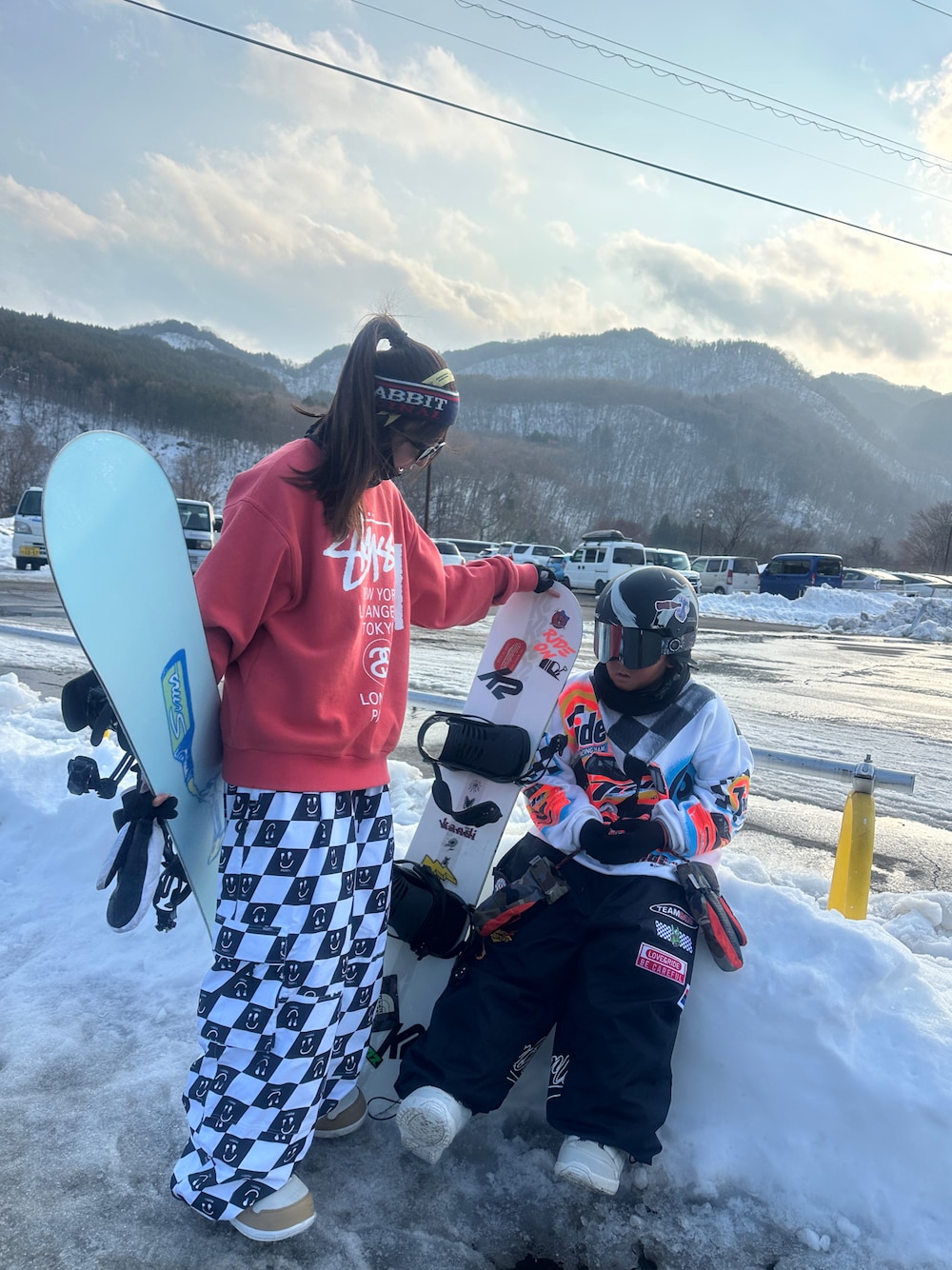 ヘアバンドを使った「スノーボード」の人気ファッションコーディネート