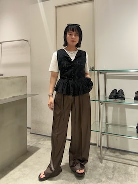 「SHENERY（シーナリー）の【SET UP】レザーライクタックパンツ（その他パンツ、ブラウン系）」を使った、TOKUMURA_161cmさん（レディース・161cm）の夏コーディネート