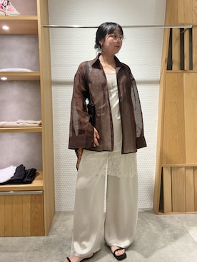 「SHENERY（シーナリー）の【ウォッシャブル】シアースラブシャツ（シャツ/ブラウス、ブラウン系）」を使った、TOKUMURA_161cmさん（レディース・161cm）の夏コーディネート