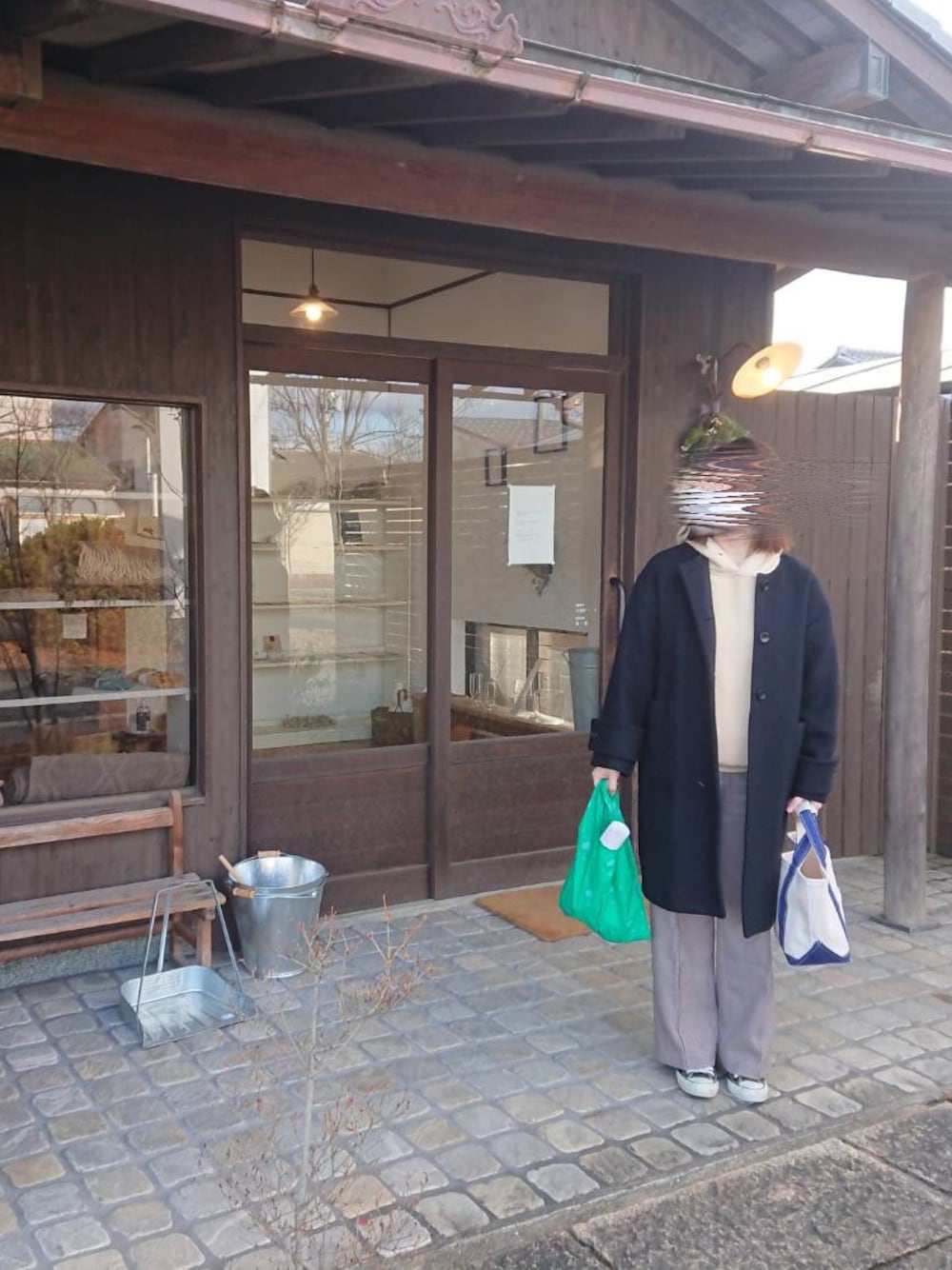 「休日スタイル、お出かけコーデ、冬アウター、シンプルコーデ、大人コーデ、スニーカーコーデ、フーディー、スエット、パーカー、チェックパンツ、ラコレ、orcival」｜「LAKOLEのブラッシュラグランフーディ / 219690（パーカー、ベージュ系）」を使った、あか＊さん（レディース・161cm）の冬コーディネートの1枚目の写真
