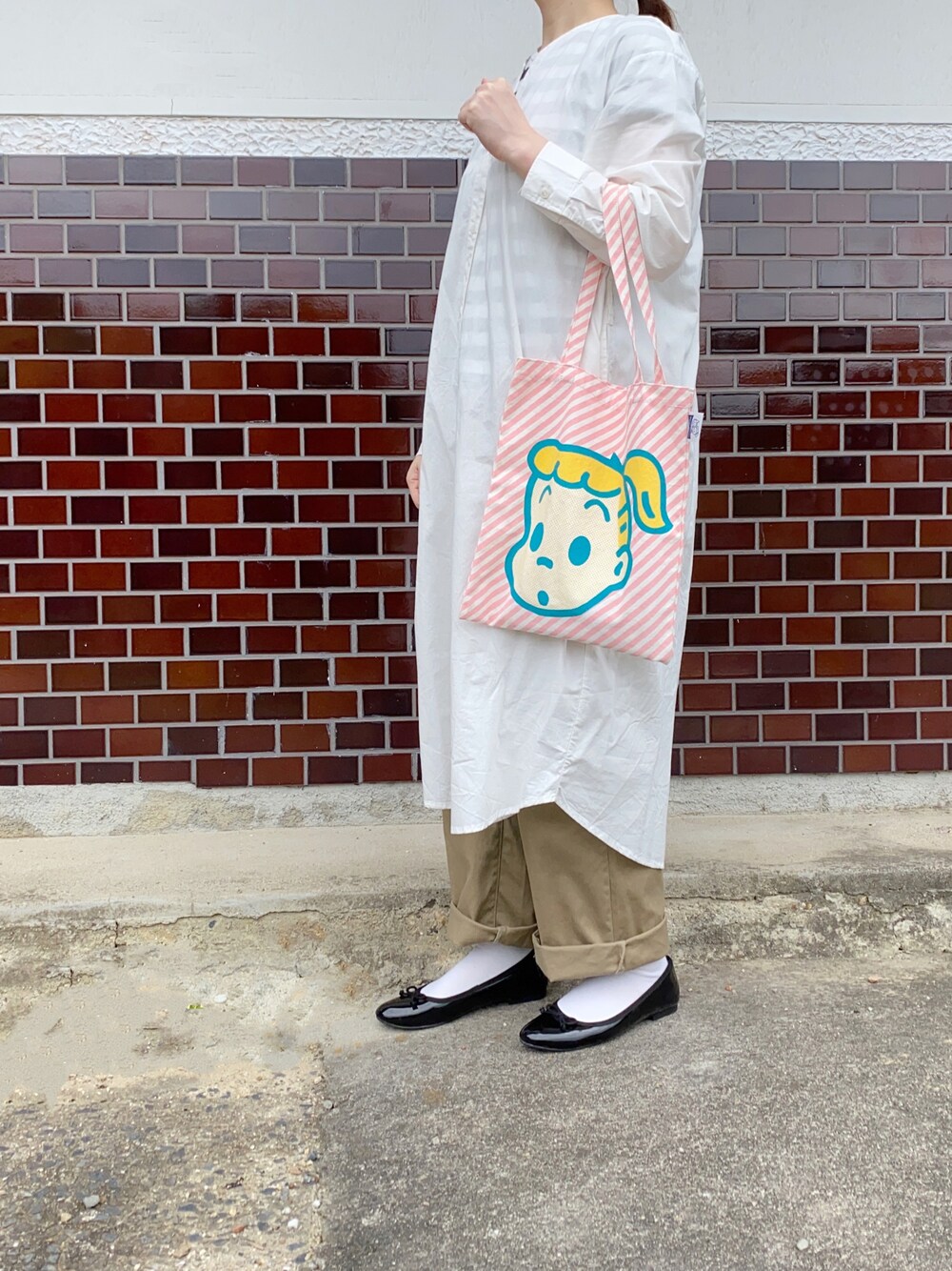 「オトナカジュアル、休日スタイル、シンプルコーデ、ゆるコーデ、秋色、ワンピース、プチプラ、オサムグッズ、シャツワンピ、チノパン」｜「SEASON REASUNのチノタックワイドストレートパンツ（チノパンツ、ベージュ系）」を使った、あか＊さん（レディース・161cm）の秋コーディネートの1枚目の写真