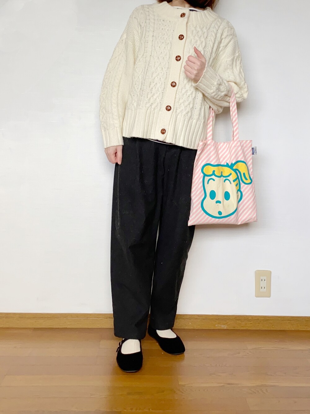 「シンプルスタイル、着回しコーデ、ゆるコーデ、モノトーンコーデ、シンプル、#パンツコーデ、無印良品、studio clip、studioclip、niko and ...、スタディオクリップ(studio CLIP)、ニコアンド」｜「studio CLIPの5ゲージケーブルアウターカーディガン（カーディガン/ボレロ、ベージュ系）」を使った、あか＊さん（レディース・161cm）の冬コーディネートの1枚目の写真