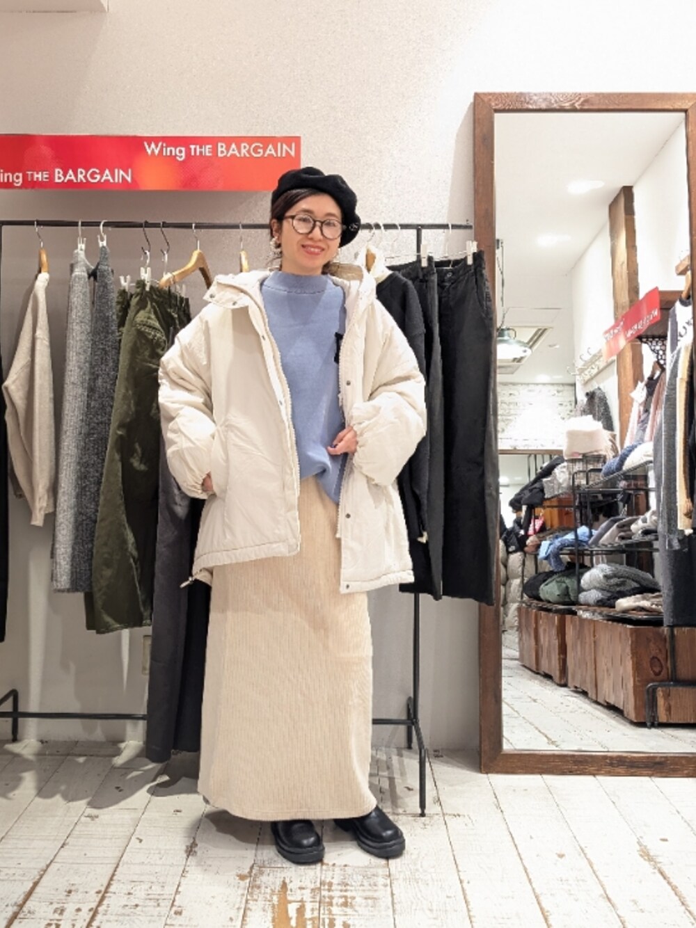 「カジュアルスタイル、シンプルスタイル、休日スタイル、ゆるコーデ、大人かわいい、冬服コーデ、スカートコーデ、冬、低身長女子、大人コーデ、オトナ女子、レイヤードコーデ、スニーカーコーデ、pualcecin、ピュアルセシン」｜「PUAL CE CINのサガラ刺繍裏ボアスウェット（スウェット、ブルー系）」を使った、masumoさん（レディース・155cm）の冬コーディネートの1枚目の写真