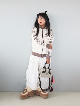 「adidas（アディダス）のアイテム（ジャージ）」を使った、Neneneさん（キッズ・142cm）の秋コーディネート