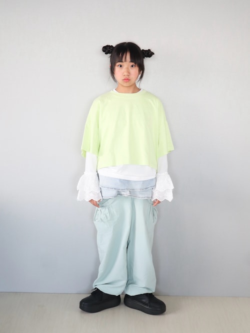 「LOWRYS FARM（ローリーズファーム）のソデレースプルオーバーＬＳ　643077（Tシャツ/カットソー）」を使った、Neneneさん（キッズ・140cm）の春コーディネート