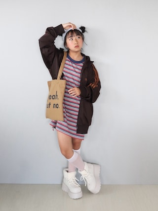 「LOWRYS FARM(ローリーズファーム)のマルチボーダーミニワンピース 1048914(ワンピース)」を使った、Neneneさん(キッズ・142cm)の秋コーディネート