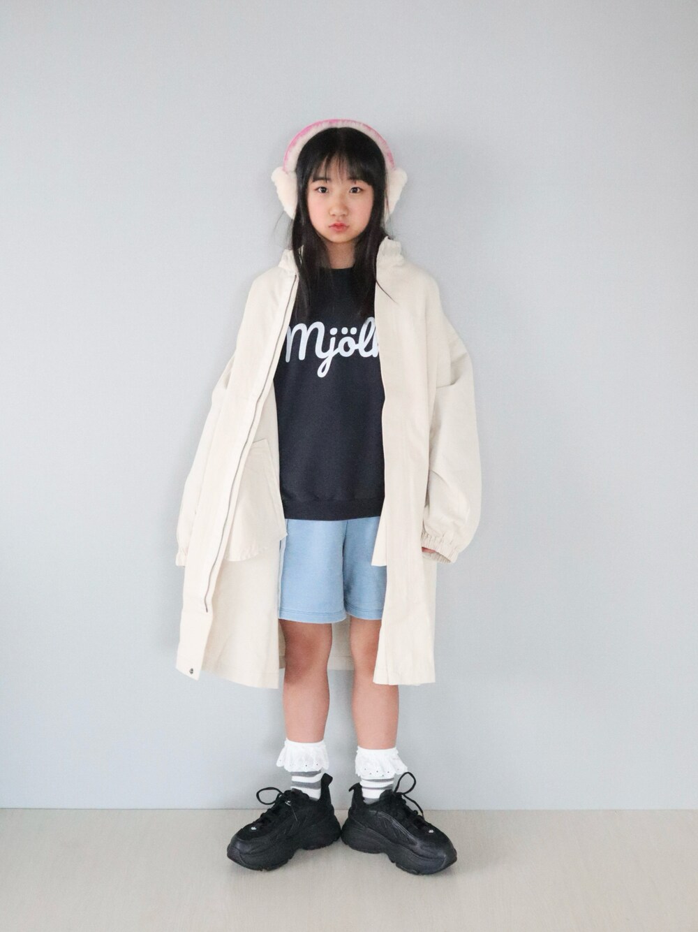UGGのイヤーマフ（ピンク系）を使った人気ファッションコーディネート