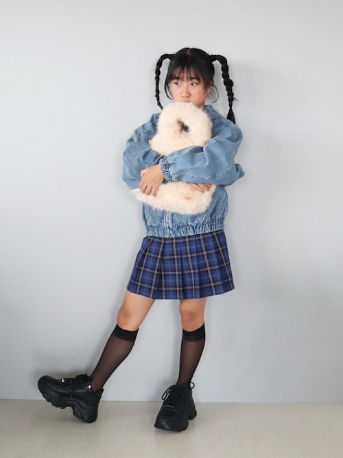 「Shoes in Closet(シューズインクローゼット)の【人気カラー再入荷中】☆かわいく盛れる 軽量 厚底 ボリュームソール ファスナーつき ミッドカット スニーカー 1929(スニーカー)」を使った、Neneneさん(キッズ・142cm)の秋コーディネート