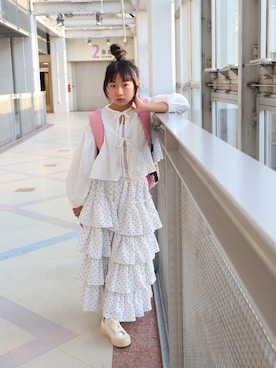 「LOWRYS FARM（ローリーズファーム）のドットティアードロングスカート　601915（スカート、ホワイト系）」を使った、Neneneさん（キッズ・140cm）の春コーディネート