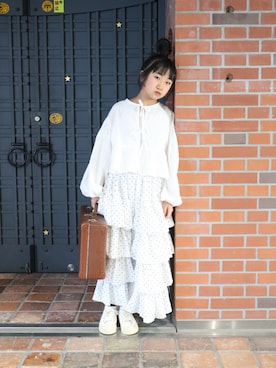 「LOWRYS FARM（ローリーズファーム）のドットティアードロングスカート　601915（スカート、ホワイト系）」を使った、Neneneさん（キッズ・140cm）の春コーディネート