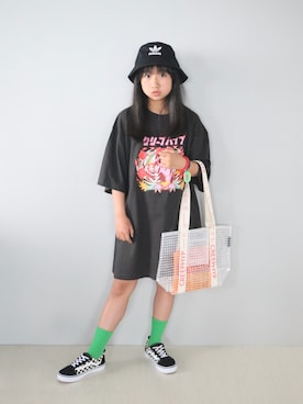 「VANS（バンズ）のVANS ヴァンズ 17-22 OLD SKOOL オールドスクール V36PS BLK/WHT CHECK（スニーカー、ブラック系）」を使った、Neneneさん（キッズ・140cm）の夏コーディネート