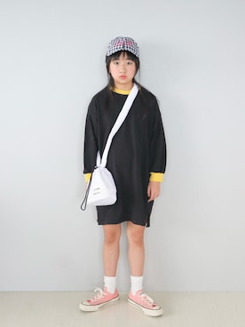 「pairmanon（ペアマノン）の【綿100%】ガールズ  バックプリントリンガー OP（ワンピース、ブラック系）」を使った、Neneneさん（キッズ・140cm）の春コーディネート