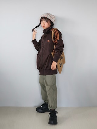 「adidas(アディダス)のファイヤーバード トラックトップ / ジャージ / トラックジャケット / アディダスオリジナルス adidas Originals(ジャージ)」を使った、Neneneさん(キッズ・142cm)の秋コーディネート