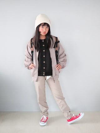 「CONVERSE(コンバース)のALL STAR OX(スニーカー)」を使った、Neneneさん(キッズ・144cm)の秋コーディネート