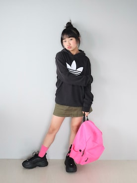 「and D. petit main（アンドディープティマイン）のネオンカラーソックス（ソックス/靴下、ピンク系）」を使った、Neneneさん（キッズ・140cm）の春コーディネート