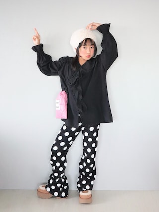 「LOWRYS FARM(ローリーズファーム)のラッフルブラウス 1056110(シャツ/ブラウス)」を使った、Neneneさん(キッズ・144cm)の秋コーディネート