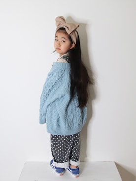 「ケーブルニット」｜「アイテム（オールインワン・サロペット）」を使った、Neneneさん（キッズ・110cm）の冬コーディネート