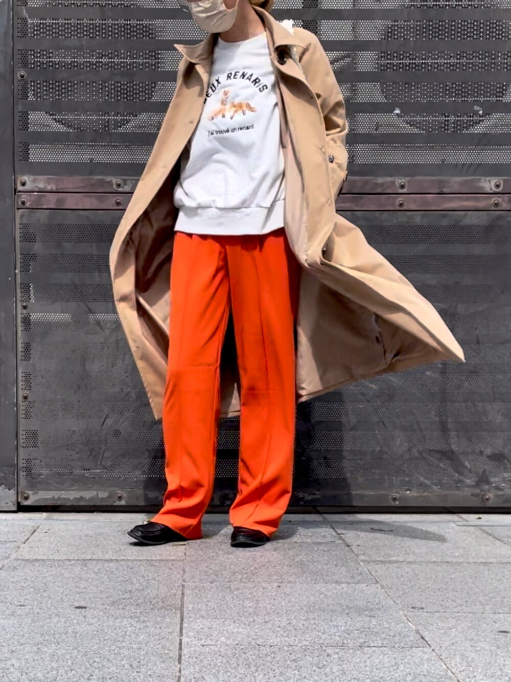 「春服デビュー宣言、カラーパンツ、プチプラ、GU、しまむら、ジユジョ、バルマカーンコート、ローファー、春アウター」｜「しまむらのアイテム（Tシャツ/カットソー、グレー系）」を使った、ともぞうでらっくすさん（レディース・167cm）の春コーディネートの1枚目の写真