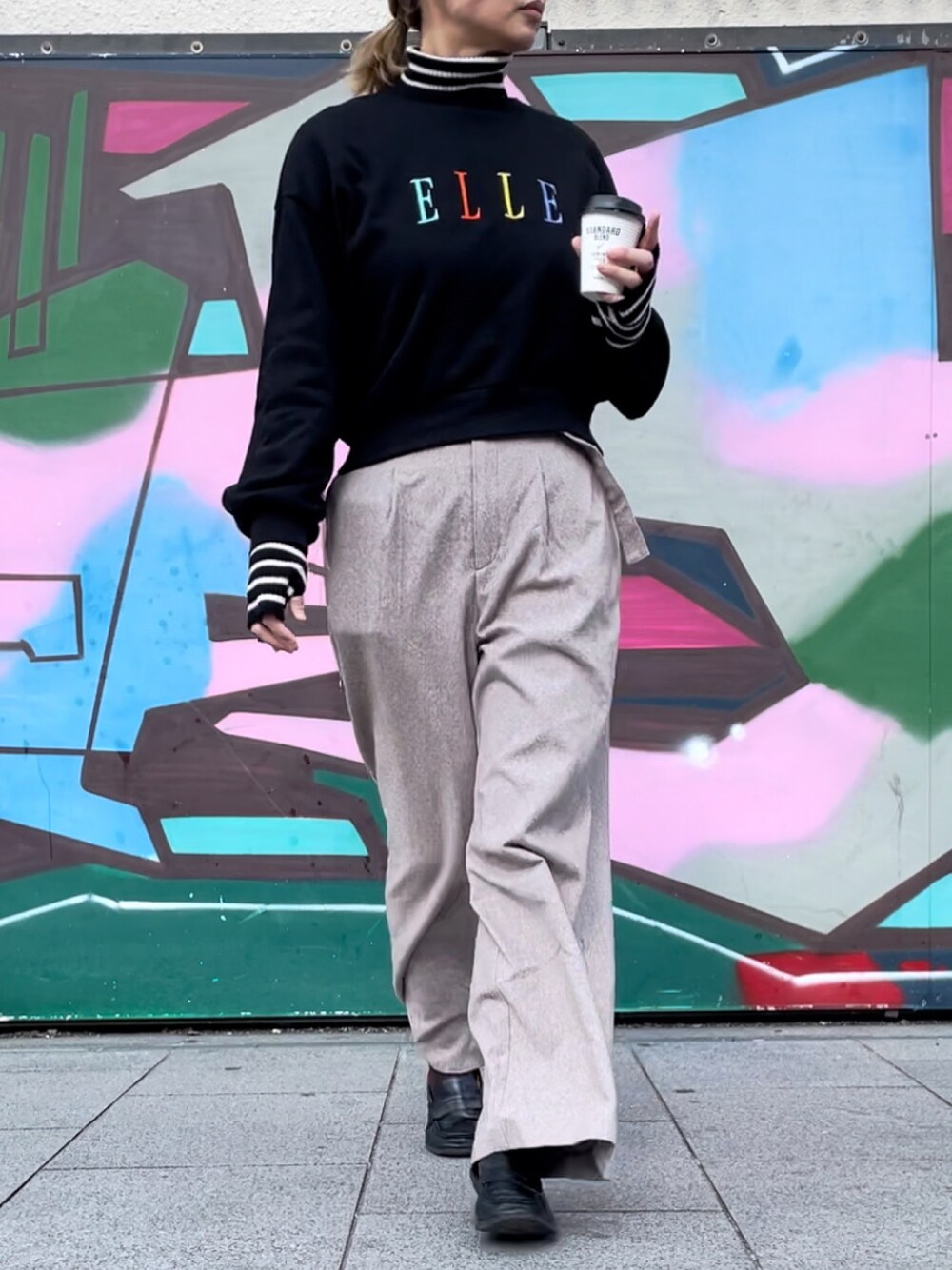 「しまむら、GU、GU×ELLE、スウェットトップス、タートルネック、冬コーデ、ママコーデ、GUMANIA」｜「GUのアイテム（スウェット、ブラック系）」を使った、ともぞうでらっくすさん（レディース・167cm）の冬コーディネートの1枚目の写真