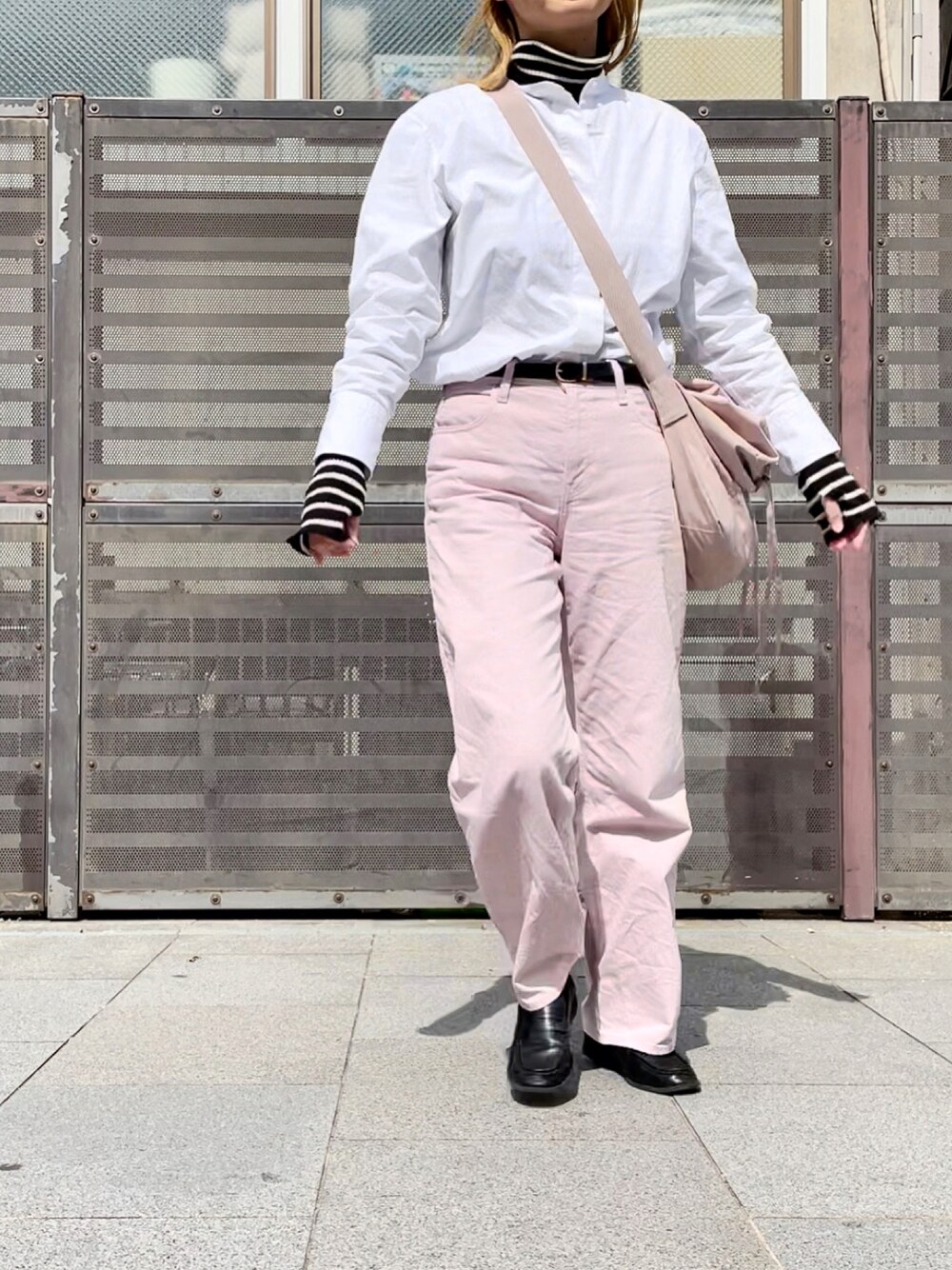 「春服デビュー宣言、バギージーンズ、春色コーデ、ピンク、UNIQLO、UNIQLO U、+J、シャツコーデ、高身長コーデ」｜「UNIQLOのアイテム（パンツ、ピンク系）」を使った、ともぞうでらっくすさん（レディース・167cm）の春コーディネートの1枚目の写真