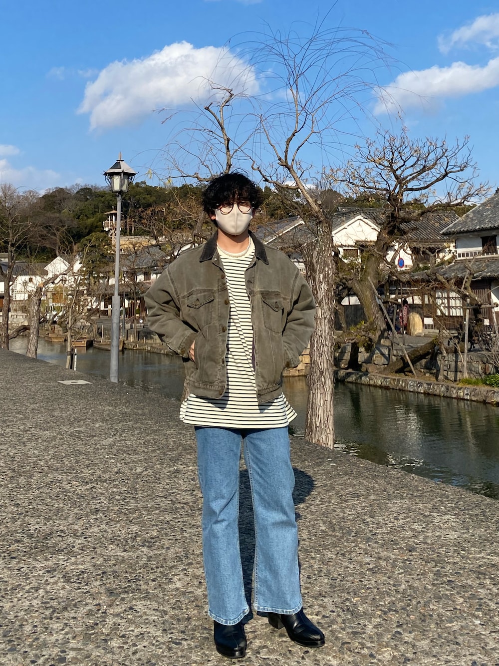 「coca(coca)、coca、メガネ男子、carhartt、デニム、デニムパンツ、デニムジャケット、ブーツ、ボーダー」｜「coca（coca）のメンズ ポンチボーダースウェットロンTee（スウェット、グリーン系）」を使った、げんちゃんさん（メンズ・168cm）の冬コーディネートの1枚目の写真